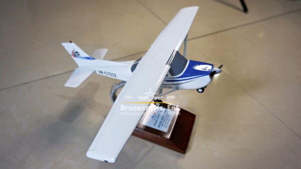 Cessna 172 RP-C7512 - Image 8